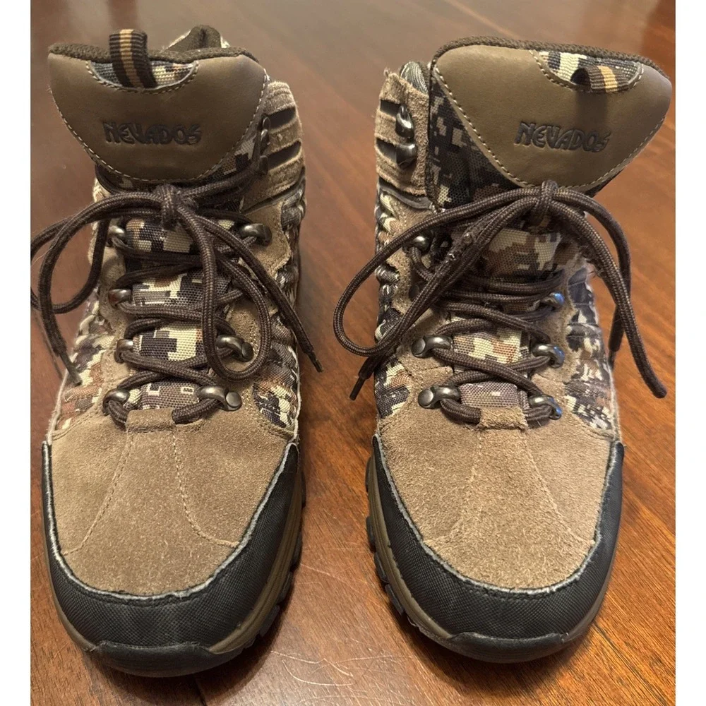 Nevados Tucson WP Mid Hiking Boots Digital‎ Camo Waterproof Men's Size 10.5